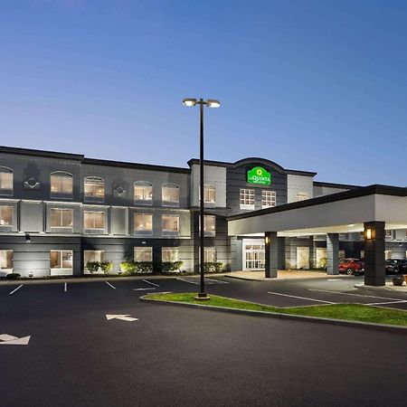 Отель La Quinta By Wyndham Mt. Laurel - Philadelphia Маунт-Лорел Экстерьер фото