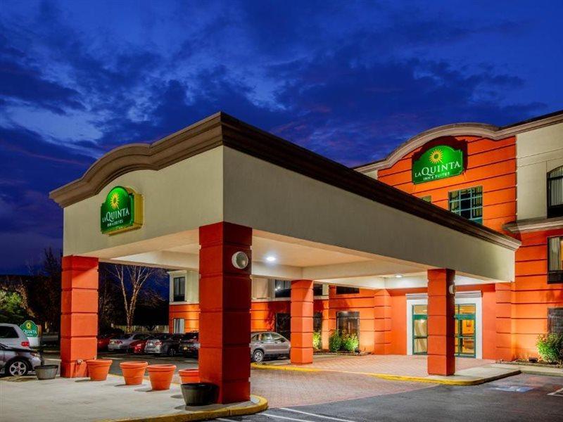 Отель La Quinta By Wyndham Mt. Laurel - Philadelphia Маунт-Лорел Экстерьер фото