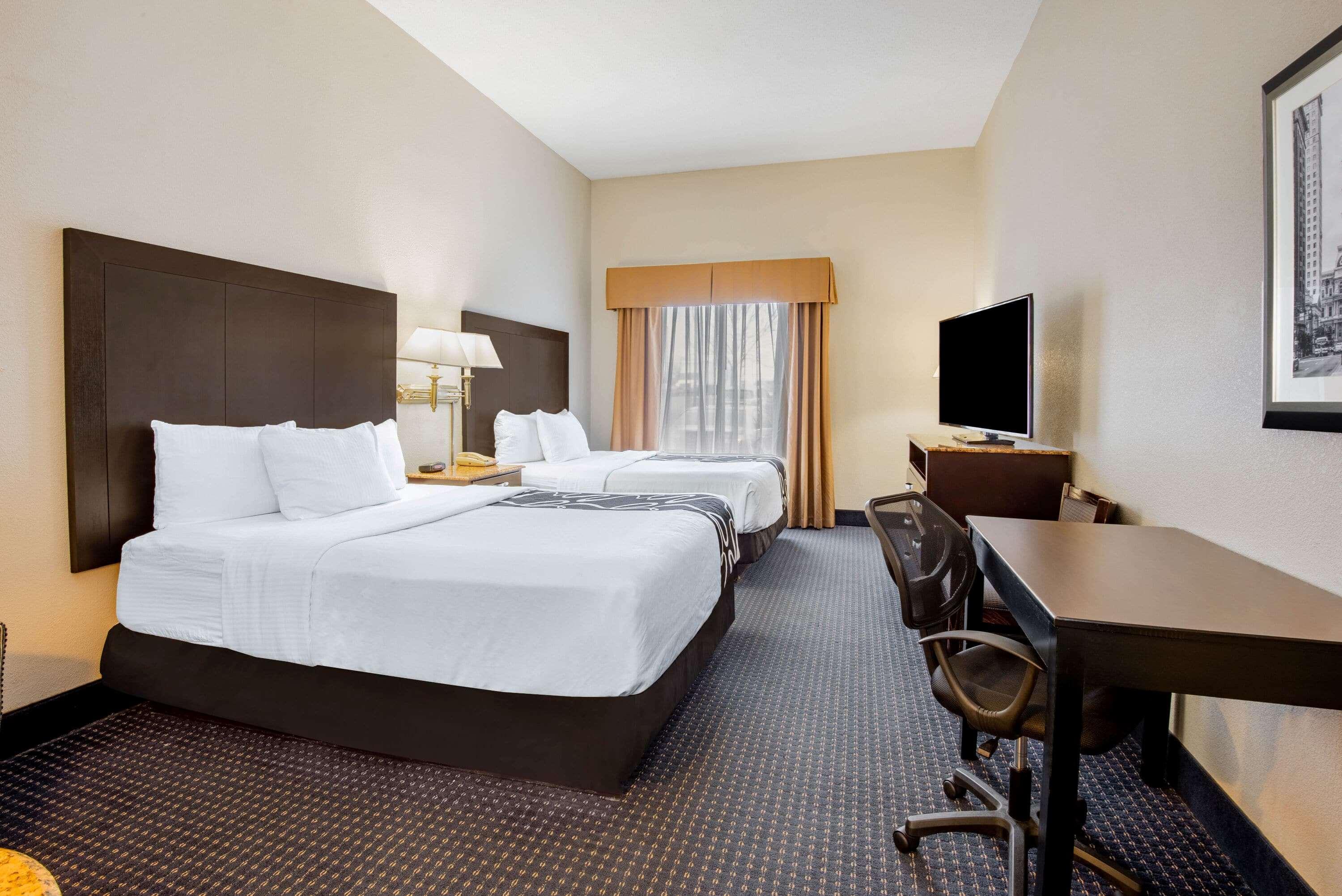 Отель La Quinta By Wyndham Mt. Laurel - Philadelphia Маунт-Лорел Экстерьер фото