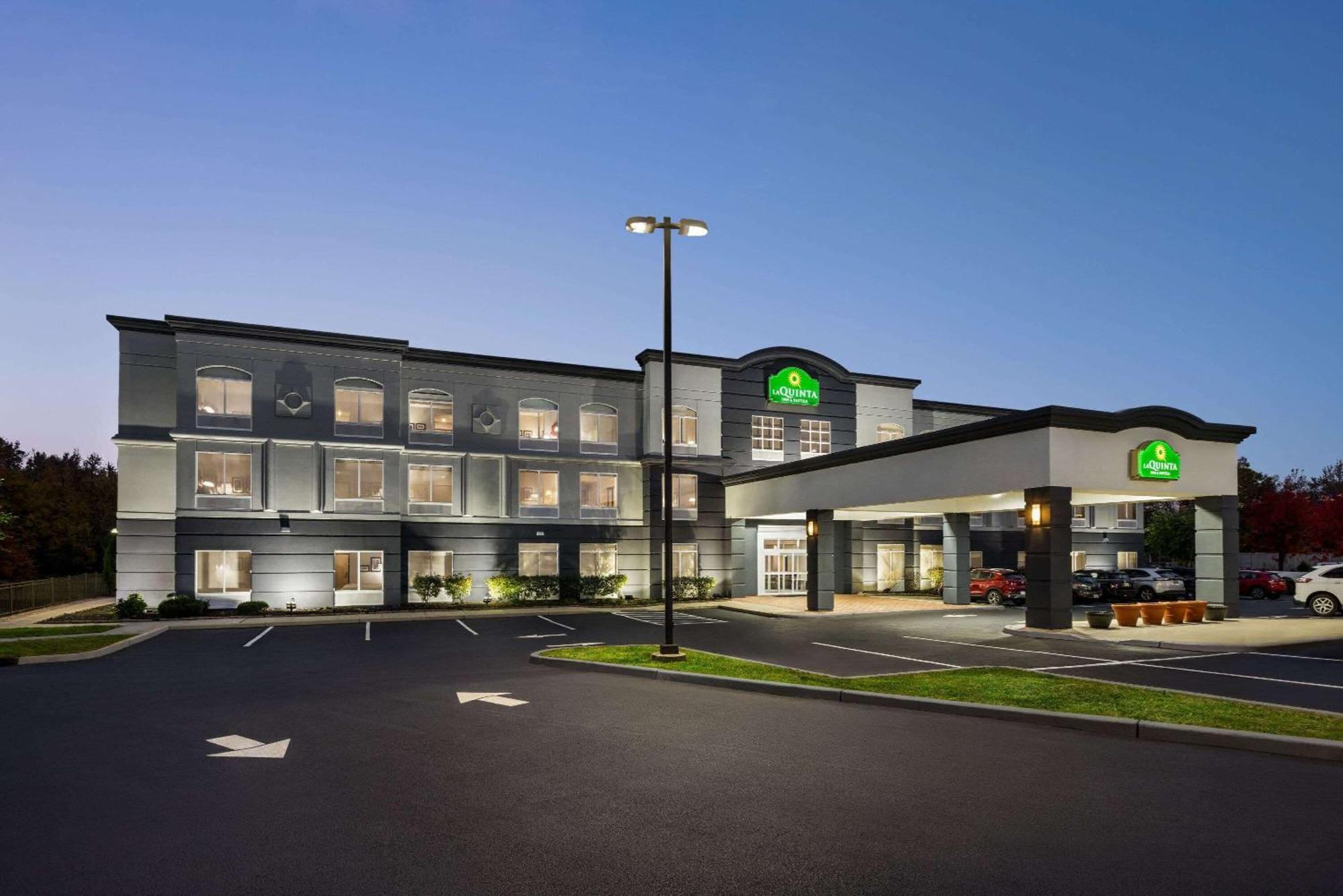 Отель La Quinta By Wyndham Mt. Laurel - Philadelphia Маунт-Лорел Экстерьер фото