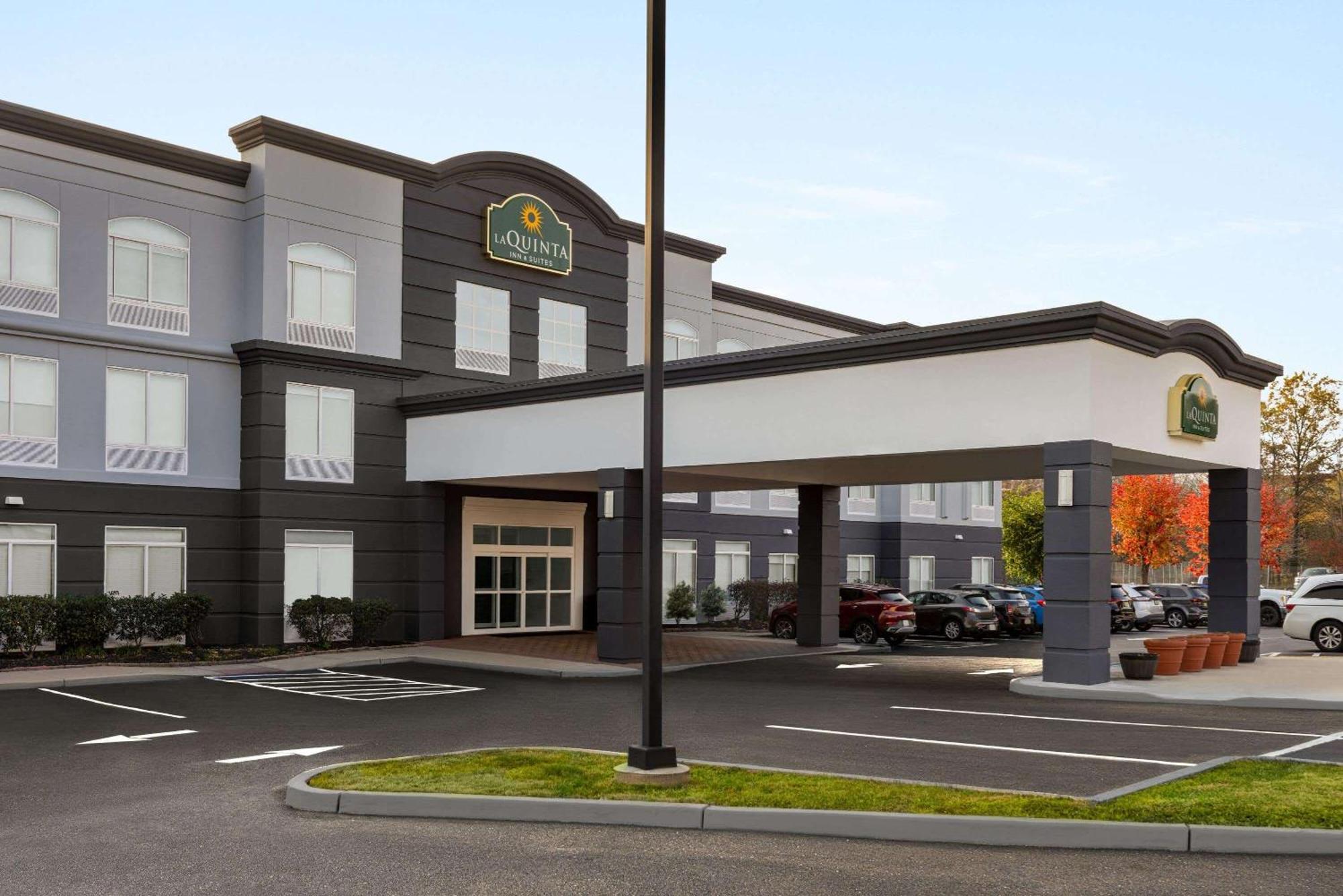 Отель La Quinta By Wyndham Mt. Laurel - Philadelphia Маунт-Лорел Экстерьер фото